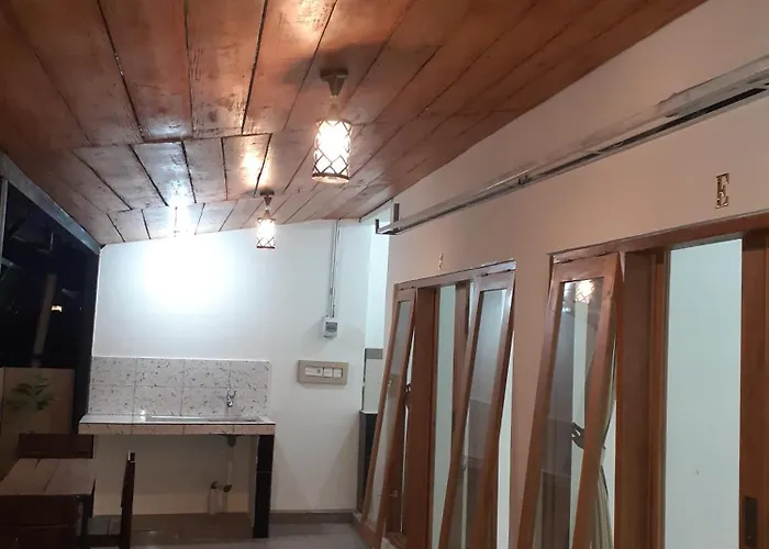 Hostal Indi *